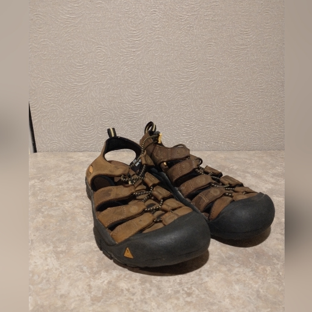 Keen Brown and Black Men's Size 8 Sandals